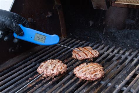 temperature for grilling burgers on a gas grill